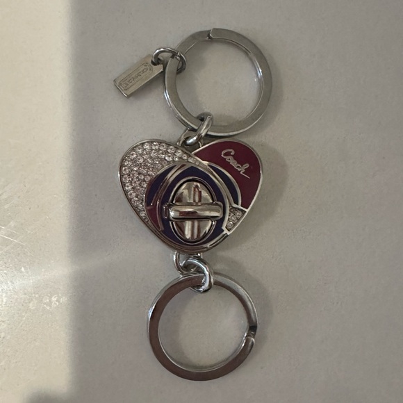 COACH Swarovski Crystal Enamel Heart Turnlock Valet Key Ring Bag Charm - Picture 3 of 11